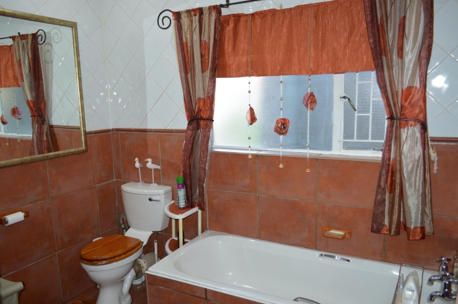 4 Bedroom Property for Sale in Flamwood North West